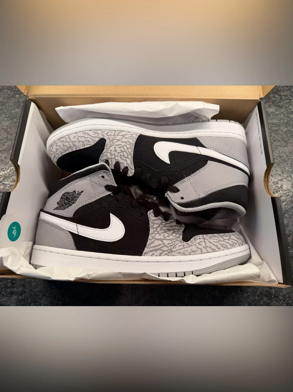 Air Jordan 1 Mid Se Sneakers in Black, Gray and White with Crackle